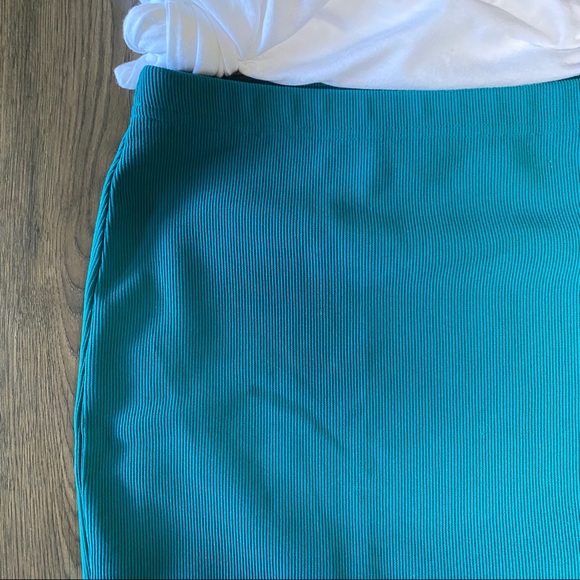 Forever 21 teal mini skirt - Picture 2 of 4